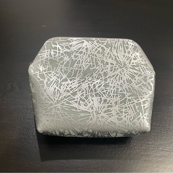 NIB MAC Cosmetics Mini Silver Pouch Bag - Picture 1 of 4